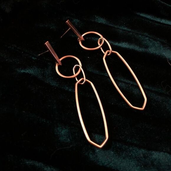 Gold dangly earrings - Picture 2 of 2